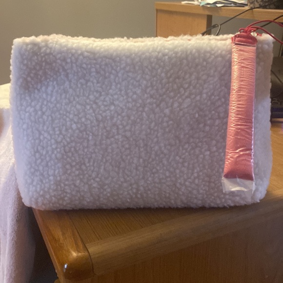 NWT/PINK VS/ Fleece bag with strap - Picture 2 of 13